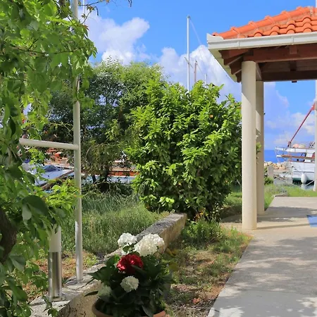 Apartment By The Sea Sumpetar, Omis - 18286 Jesenice (Split-Dalmatia)