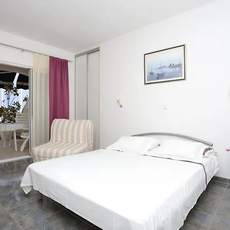 Apartment By The Sea Sumpetar, Omis - 18286 Jesenice (Split-Dalmatia)
